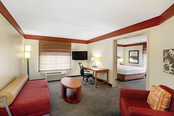 Suite - La Quinta Inn & Suites Primacy Parkway Memphis