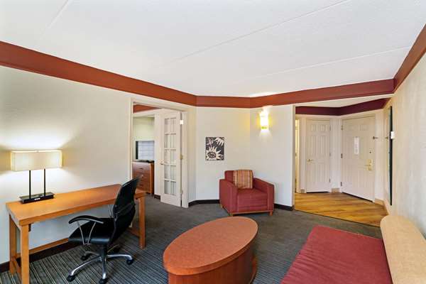 Suite - La Quinta Inn & Suites Primacy Parkway Memphis