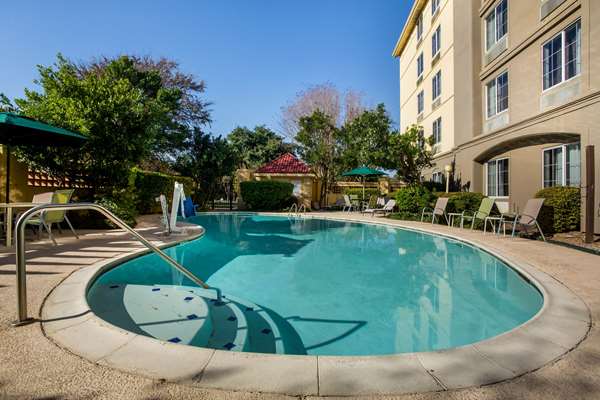 Pool - La Quinta Inn & Suites Southwest Austin