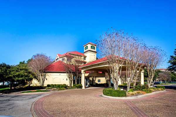 Exterior view - La Quinta Inn & Suites Southwest Austin