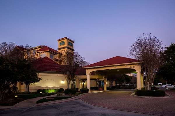 Exterior view - La Quinta Inn & Suites Southwest Austin