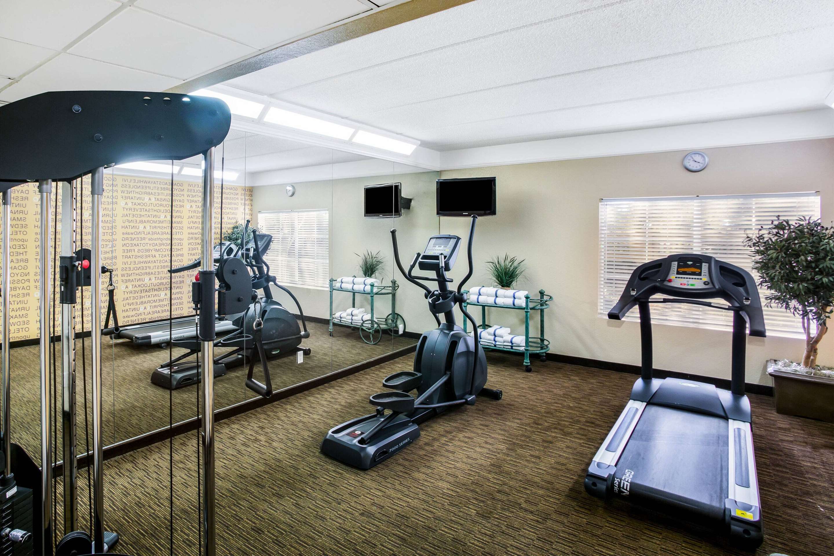 Health club fitness center gym | La Quinta Inn & Suites by Wyndham Austin Southwest