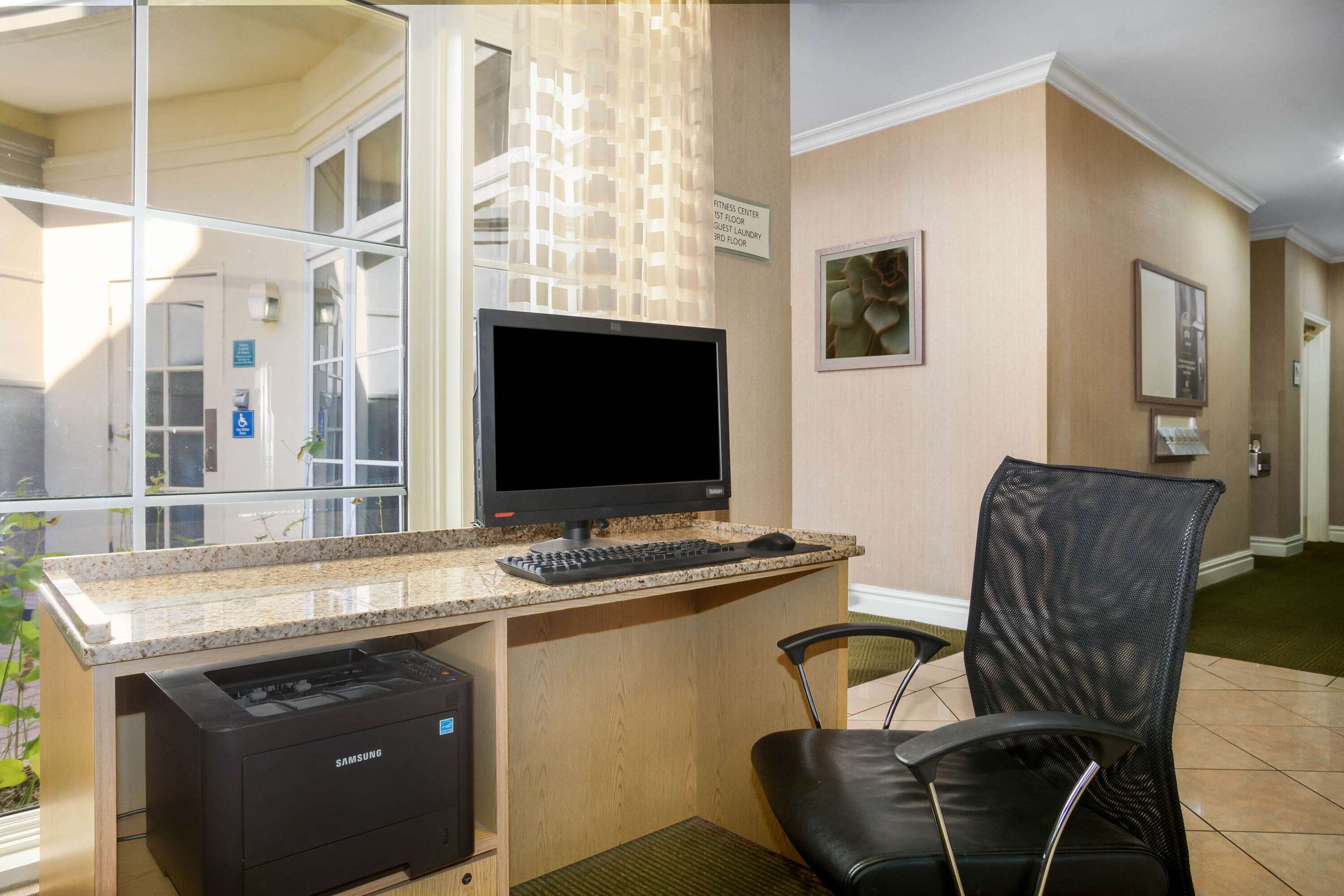 Business Center | La Quinta Inn & Suites by Wyndham Austin Southwest