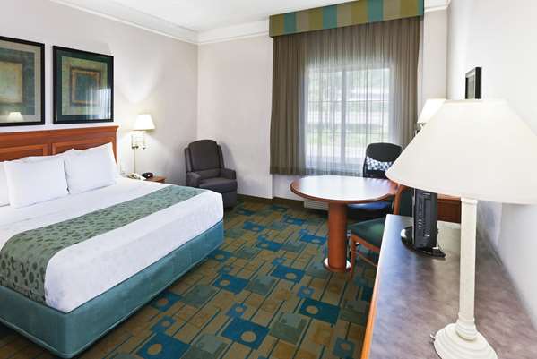  - La Quinta Inn & Suites Bush Airport Houston