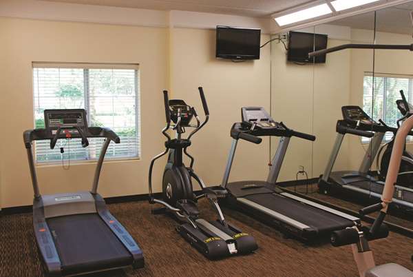 Fitness/ Exercise Room - La Quinta Inn & Suites Bush Airport Houston