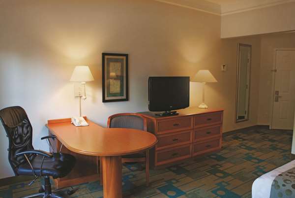  - La Quinta Inn & Suites Bush Airport Houston