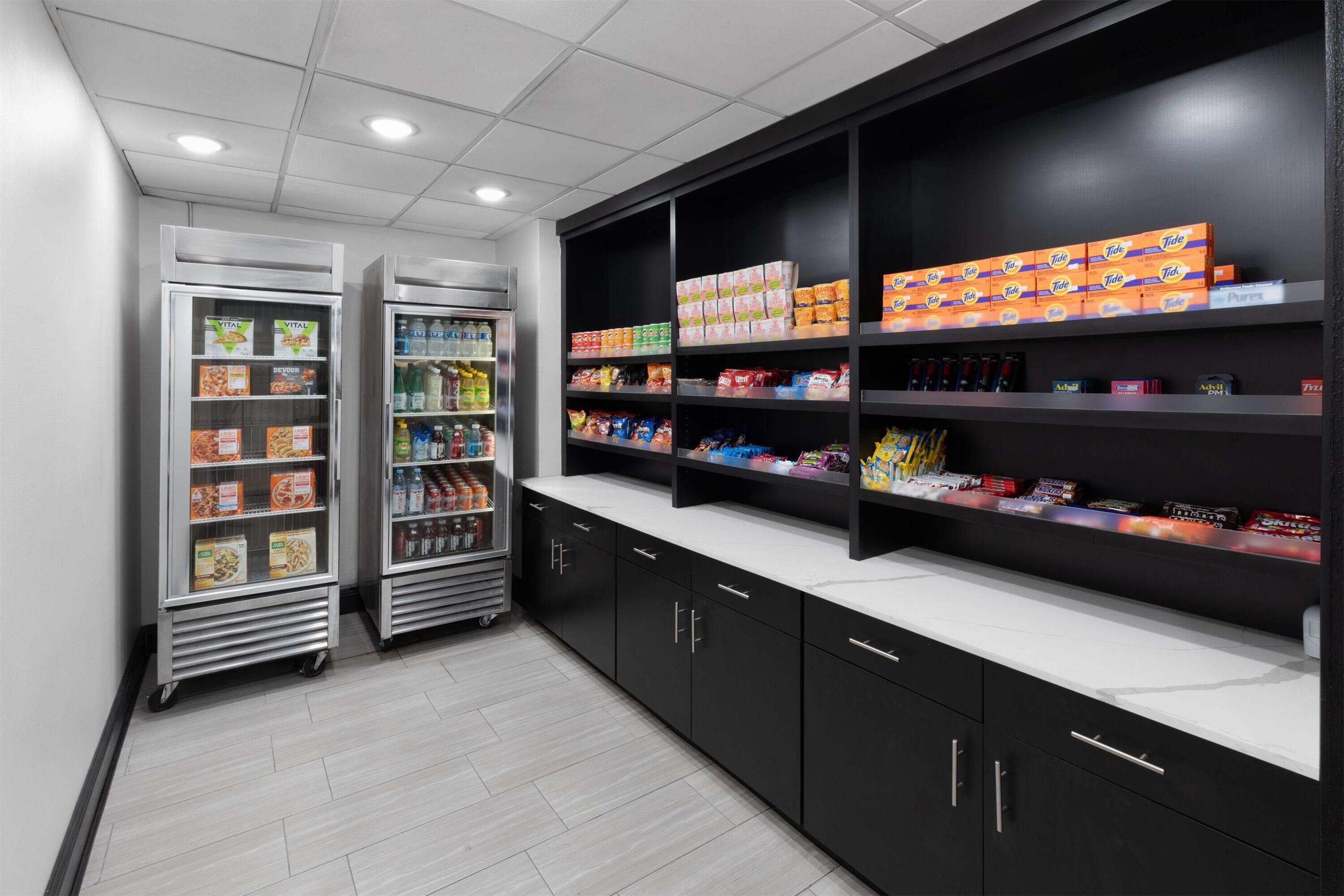 Market | La Quinta Inn & Suites by Wyndham Houston Bush IAH South