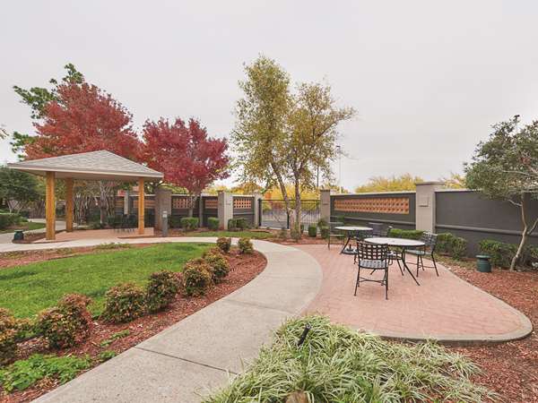 Exterior view - La Quinta Inn & Suites Northwest Oklahoma City