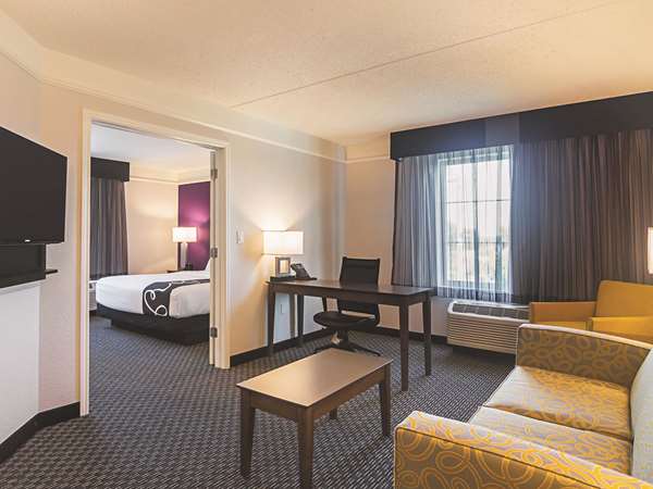 Suite - La Quinta Inn & Suites Northwest Oklahoma City