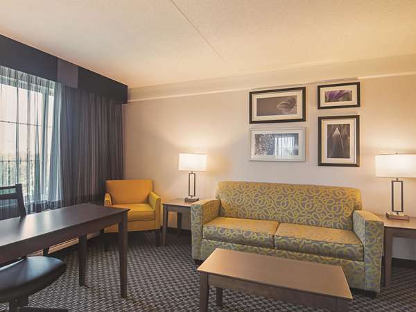 Suite - La Quinta Inn & Suites Northwest Oklahoma City