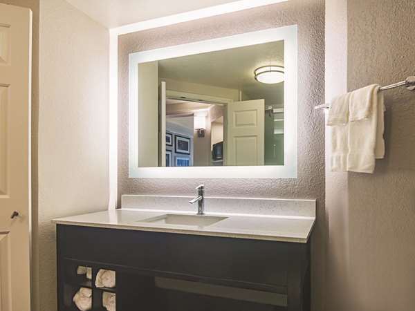 Suite - La Quinta Inn & Suites Northwest Oklahoma City