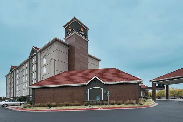 Exterior view - La Quinta Inn & Suites Northwest Oklahoma City