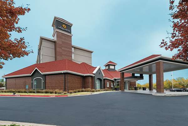 Exterior view - La Quinta Inn & Suites Northwest Oklahoma City