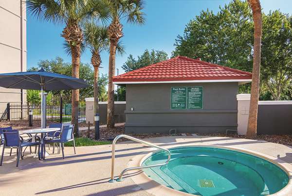 Pool - La Quinta Inn & Suites University Orlando