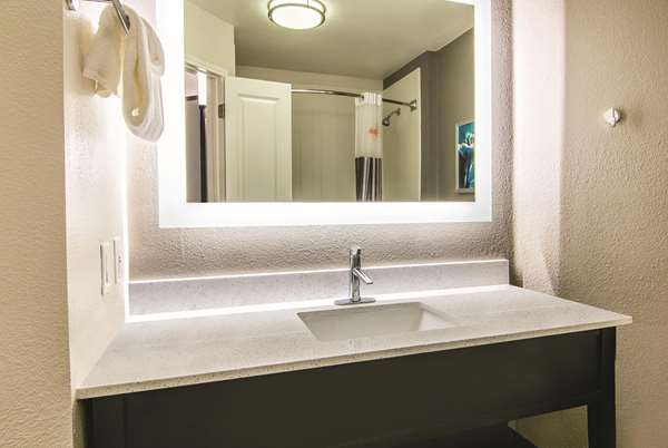  - La Quinta Inn & Suites University Orlando