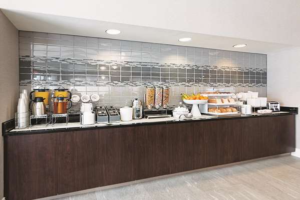  - La Quinta Inn & Suites University Orlando