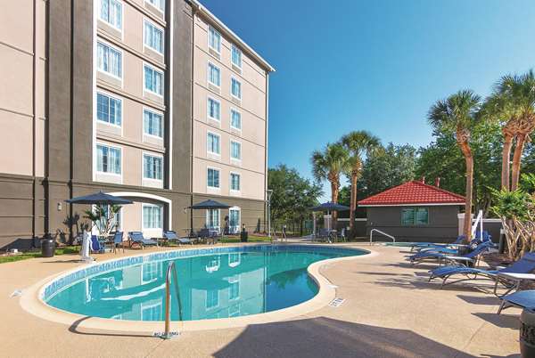 Pool - La Quinta Inn & Suites University Orlando