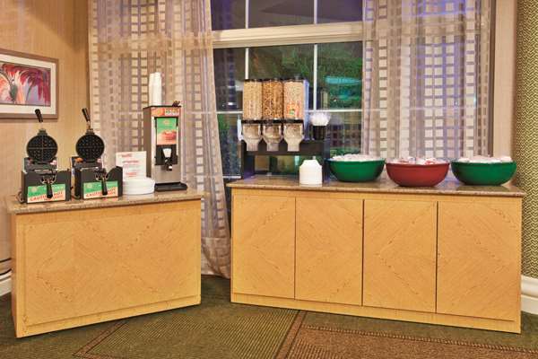  - La Quinta Inn & Suites Winston-Salem - I-40, Exit 189