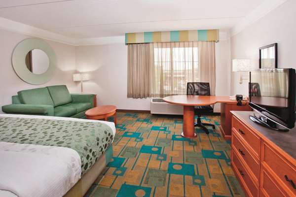  - La Quinta Inn & Suites Winston-Salem - I-40, Exit 189