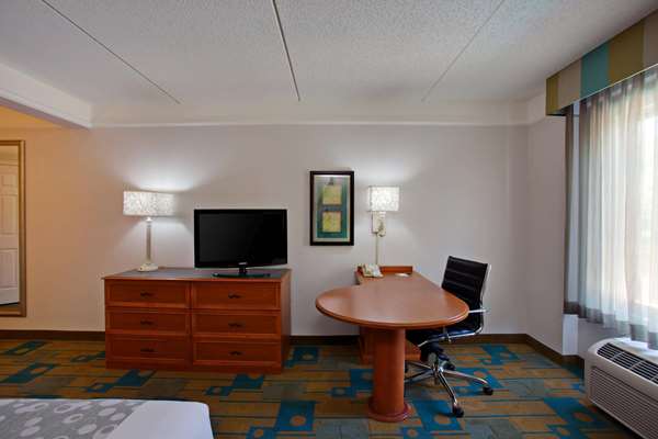  - La Quinta Inn & Suites Winston-Salem - I-40, Exit 189