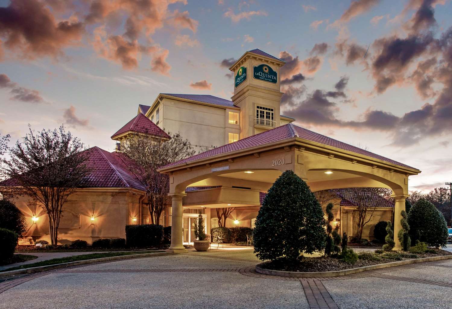 La Quinta Inn & Suites WinstonSalem I40, Exit 189, NC See Discounts