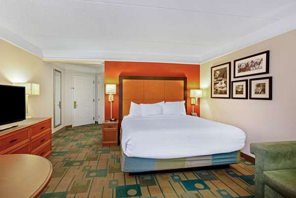 Suite - La Quinta Inn & Suites Winston-Salem - I-40, Exit 189