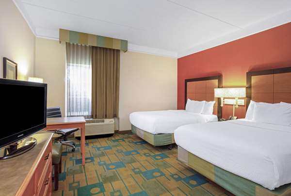  - La Quinta Inn & Suites Winston-Salem - I-40, Exit 189