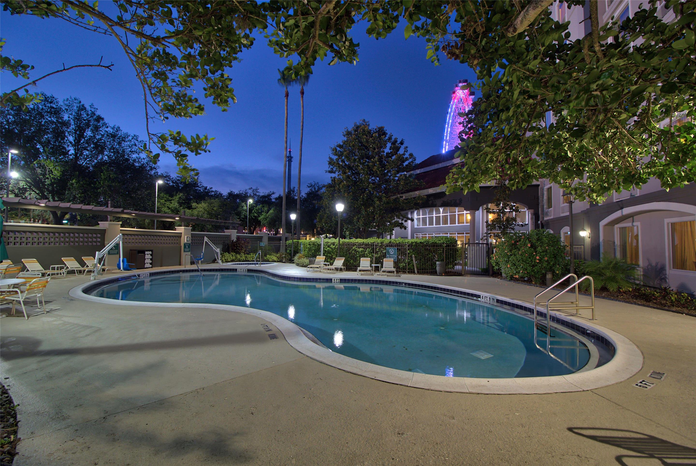 Pool | La Quinta Inn & Suites by Wyndham Orlando I Drive/Conv Ctr
