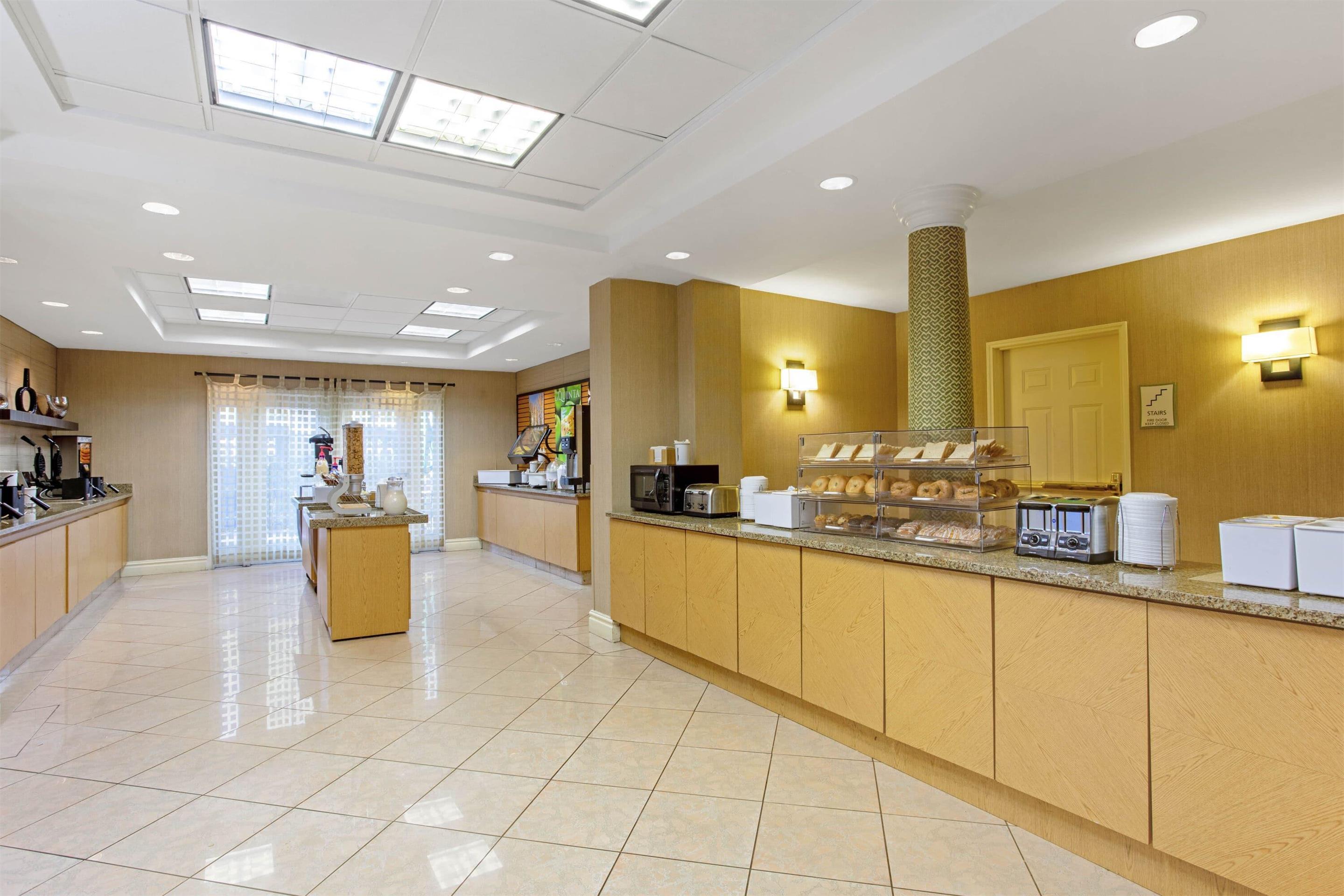 Property amenity | La Quinta Inn & Suites by Wyndham Orlando I Drive/Conv Ctr