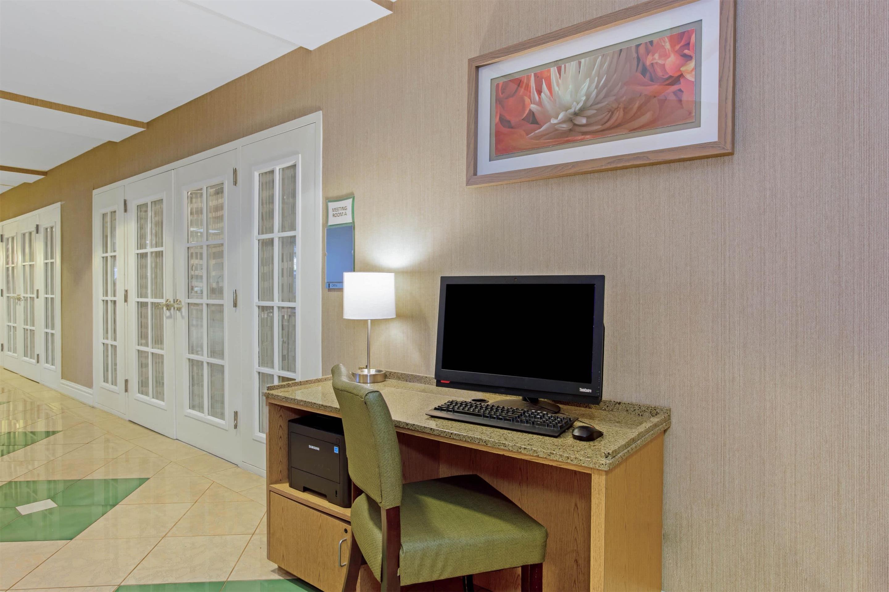 Business Center | La Quinta Inn & Suites by Wyndham Orlando I Drive/Conv Ctr