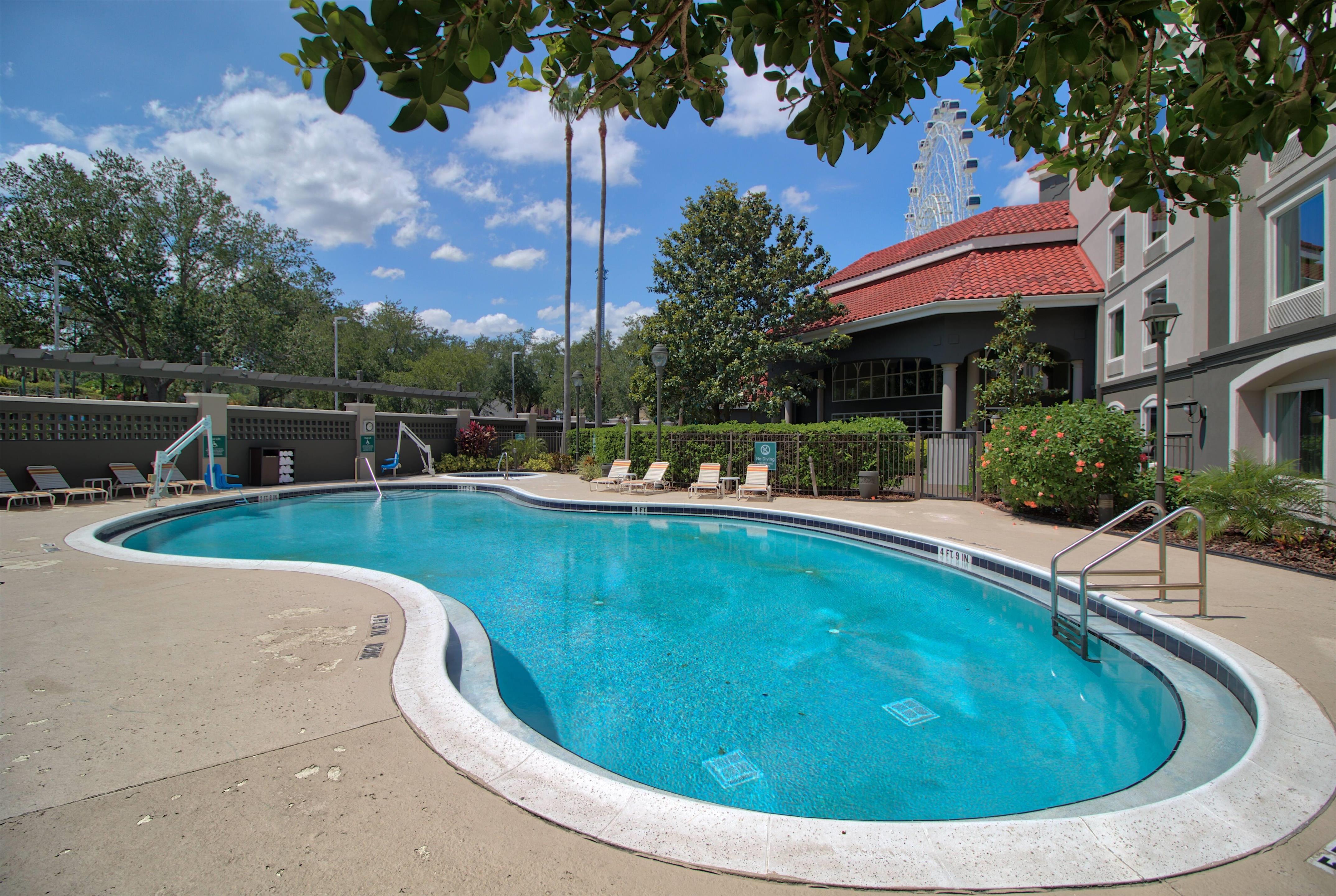 Pool | La Quinta Inn & Suites by Wyndham Orlando I Drive/Conv Ctr