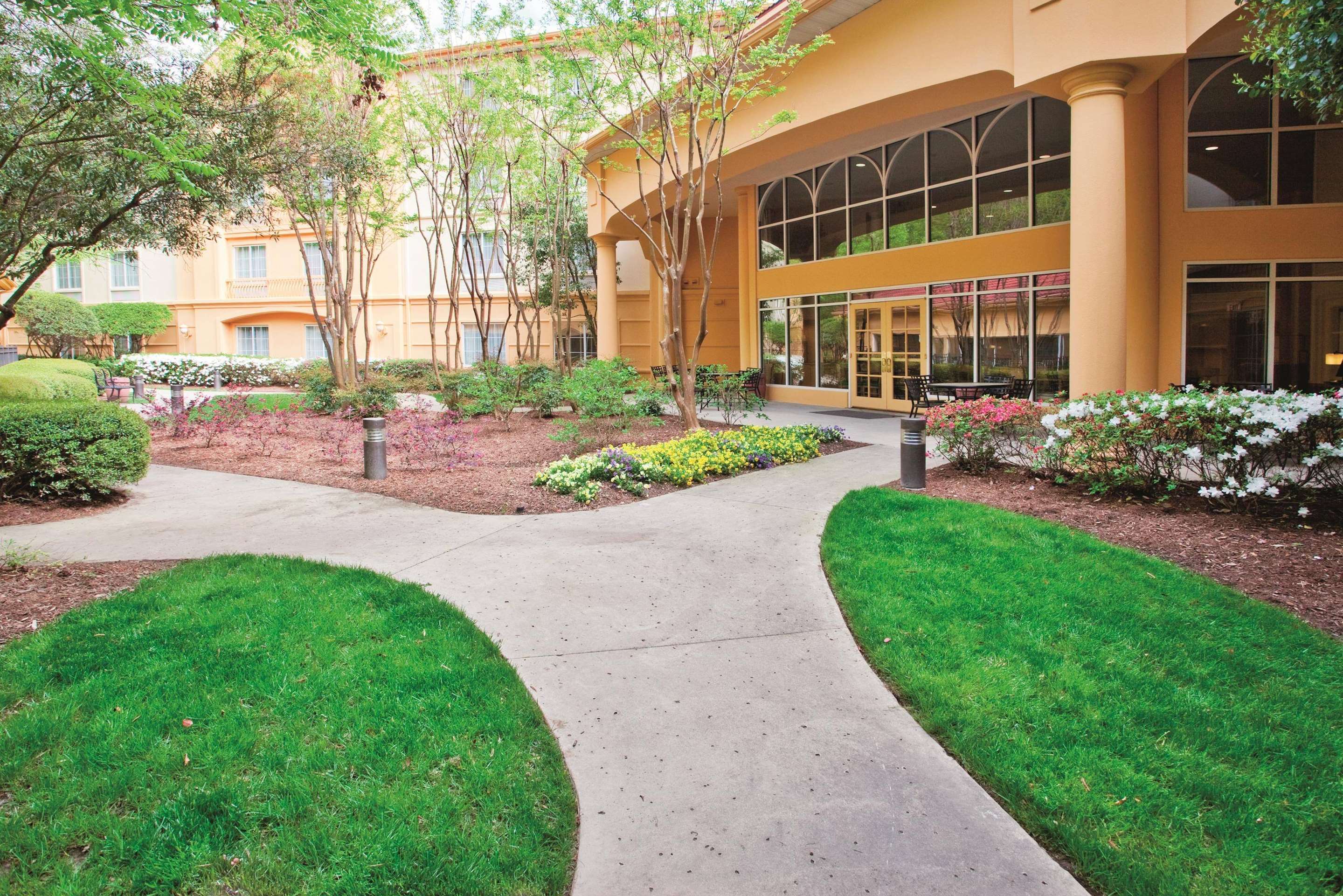 Exterior | La Quinta Inn & Suites by Wyndham Univ Area Chapel Hill