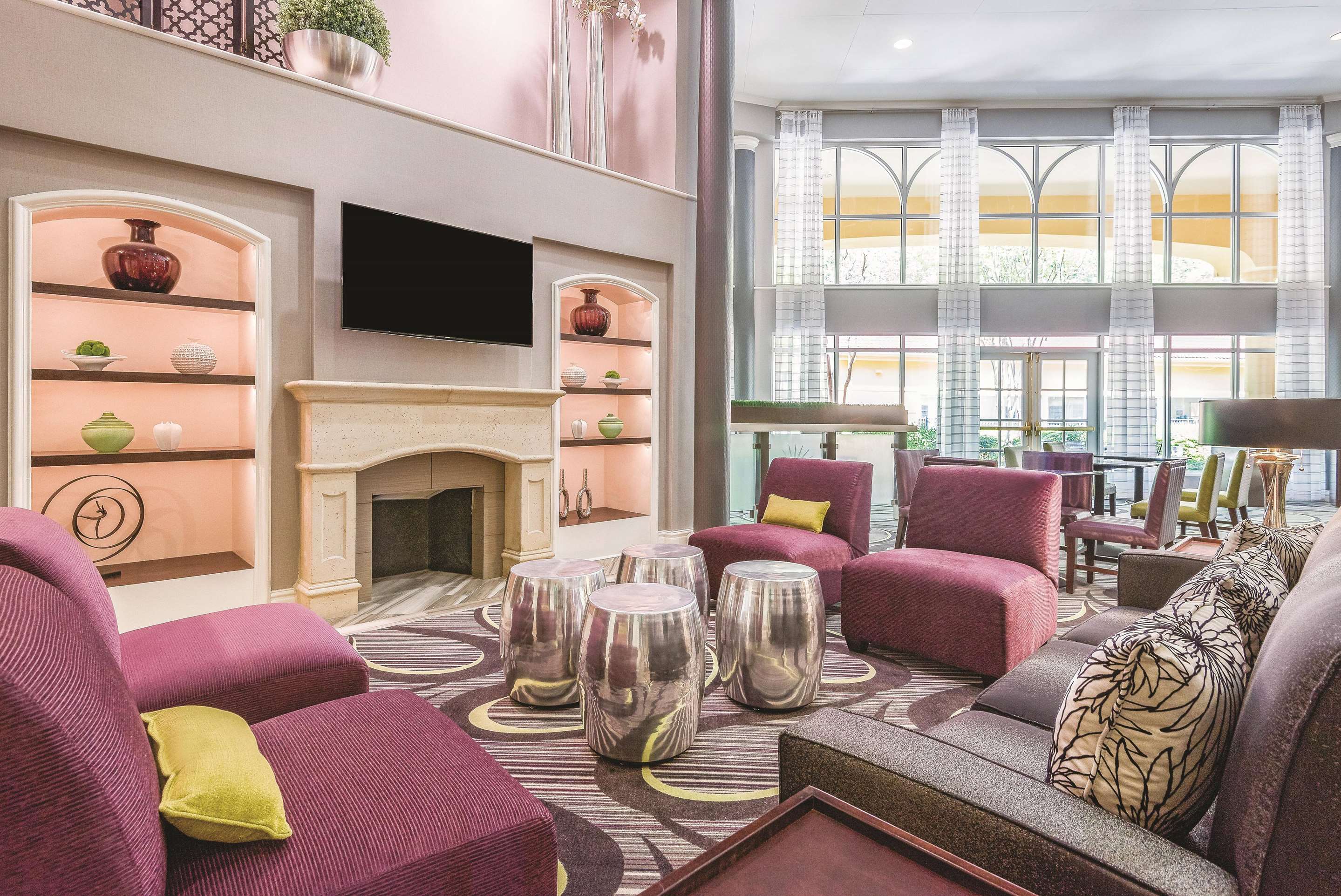Lobby | La Quinta Inn & Suites by Wyndham Univ Area Chapel Hill