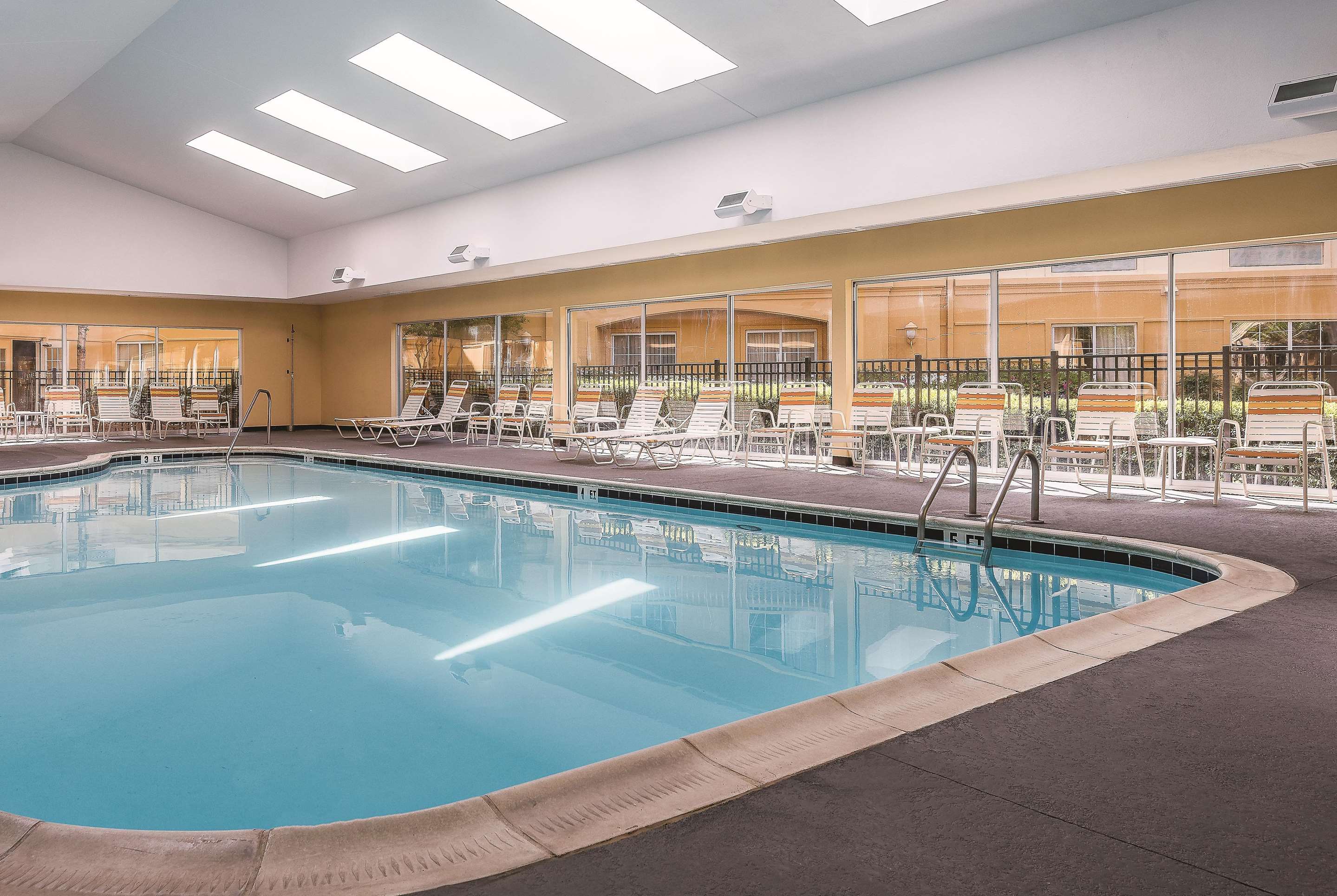 Pool | La Quinta Inn & Suites by Wyndham Univ Area Chapel Hill