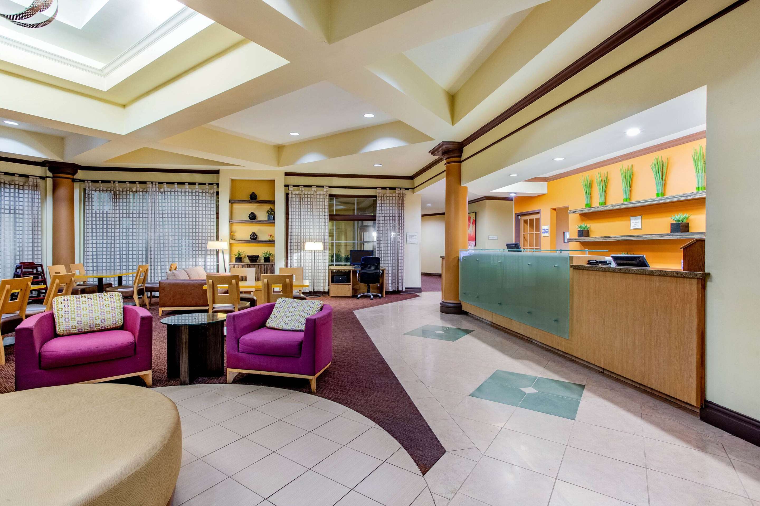 Lobby | La Quinta Inn & Suites by Wyndham Raleigh/Durham Southpoint