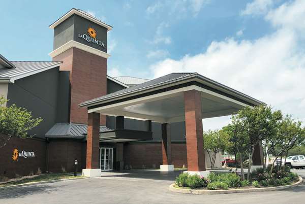 Exterior view - La Quinta Inn & Suites Airport Austin