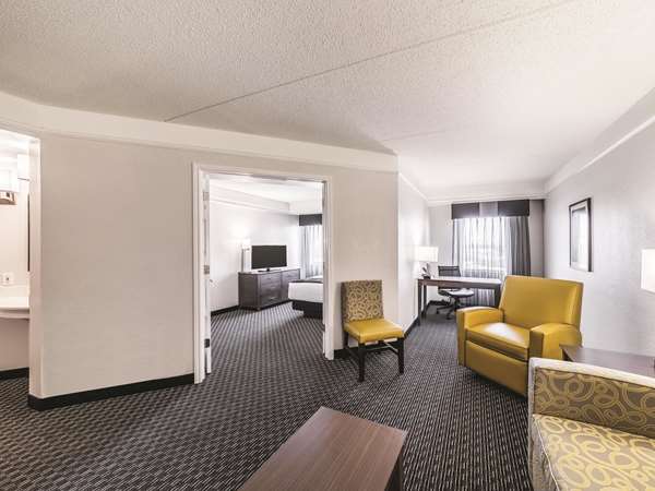 Suite - La Quinta Inn & Suites Airport Austin