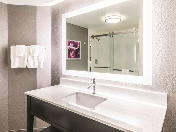 Suite - La Quinta Inn & Suites Airport Austin