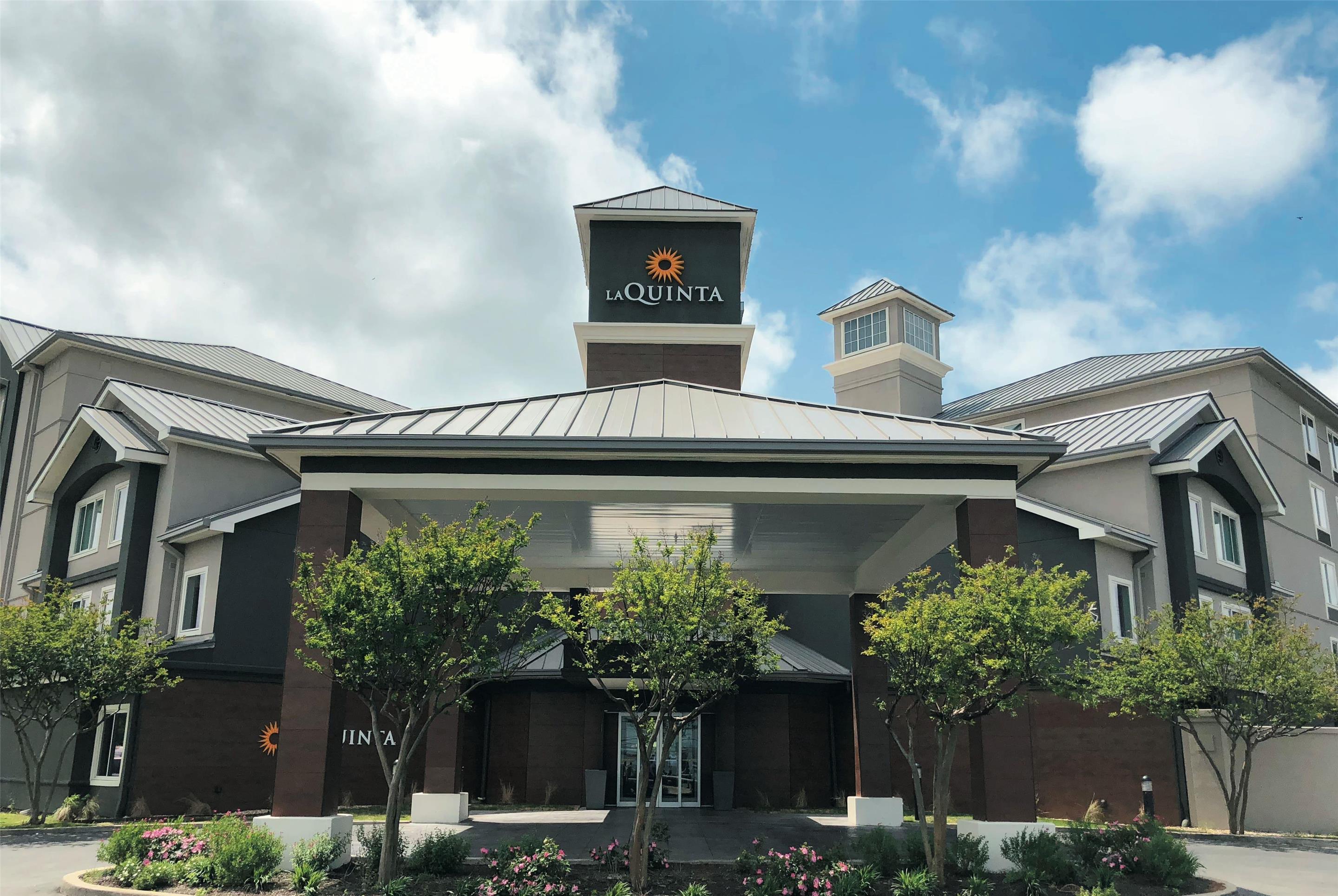 Exterior | La Quinta Inn & Suites by Wyndham Austin Airport