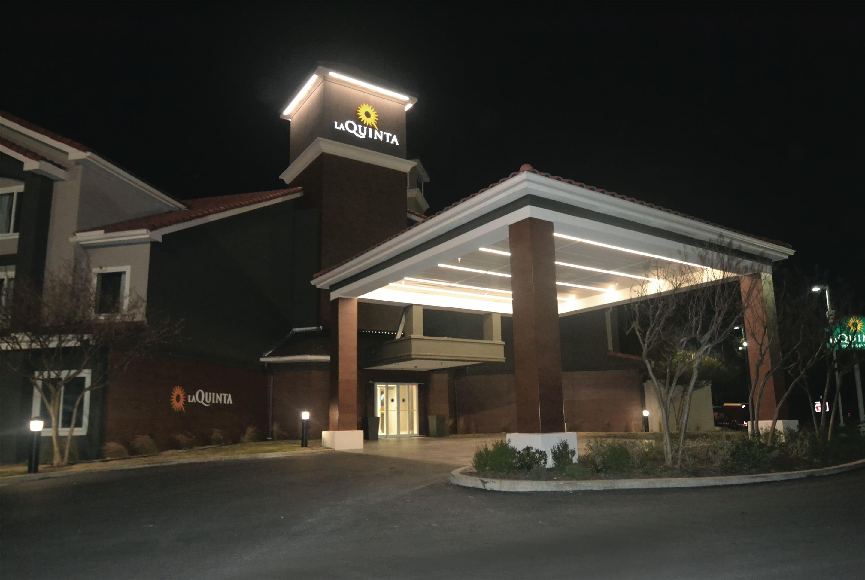 Exterior | La Quinta Inn & Suites by Wyndham Austin Airport