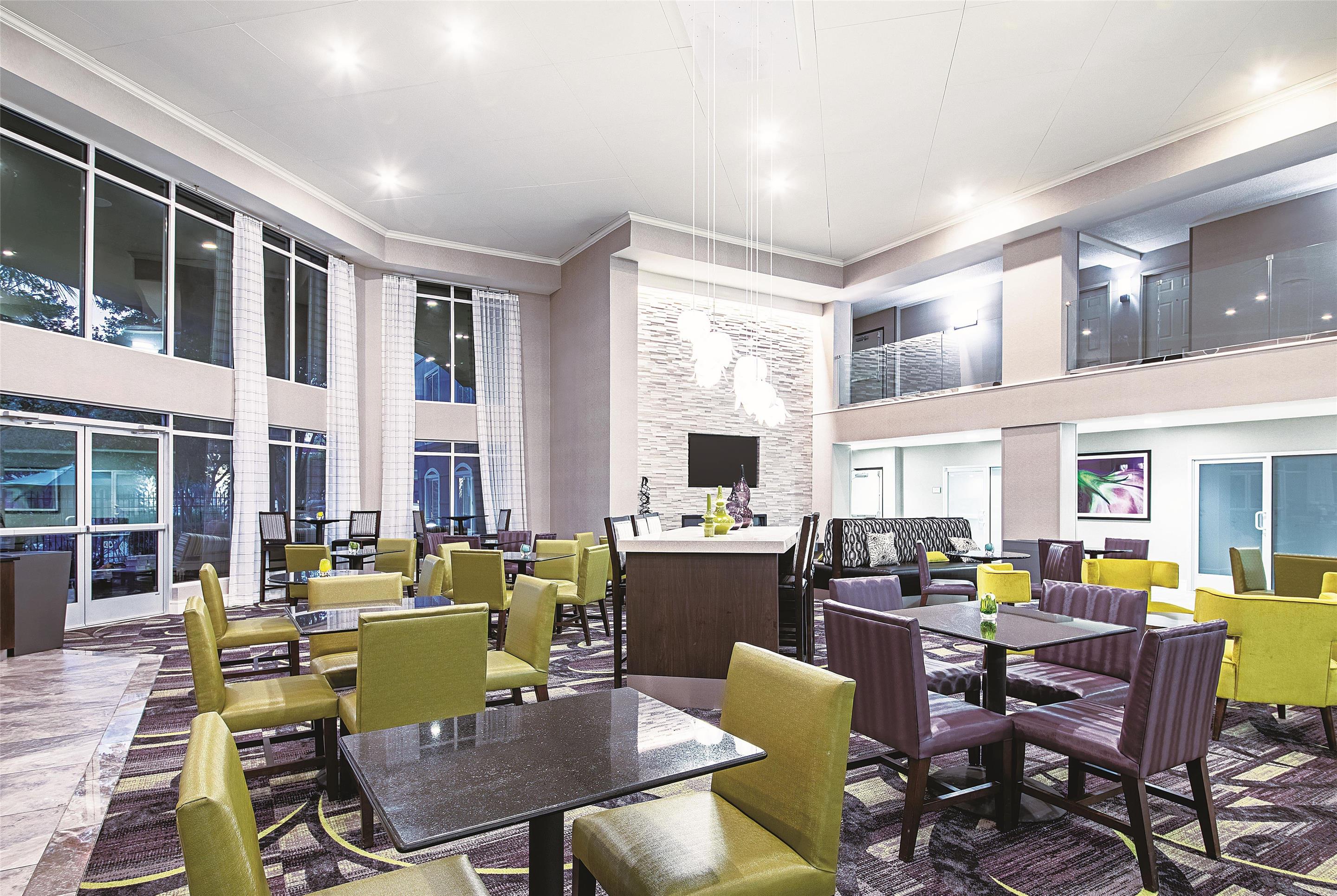Lobby | La Quinta Inn & Suites by Wyndham Austin Airport