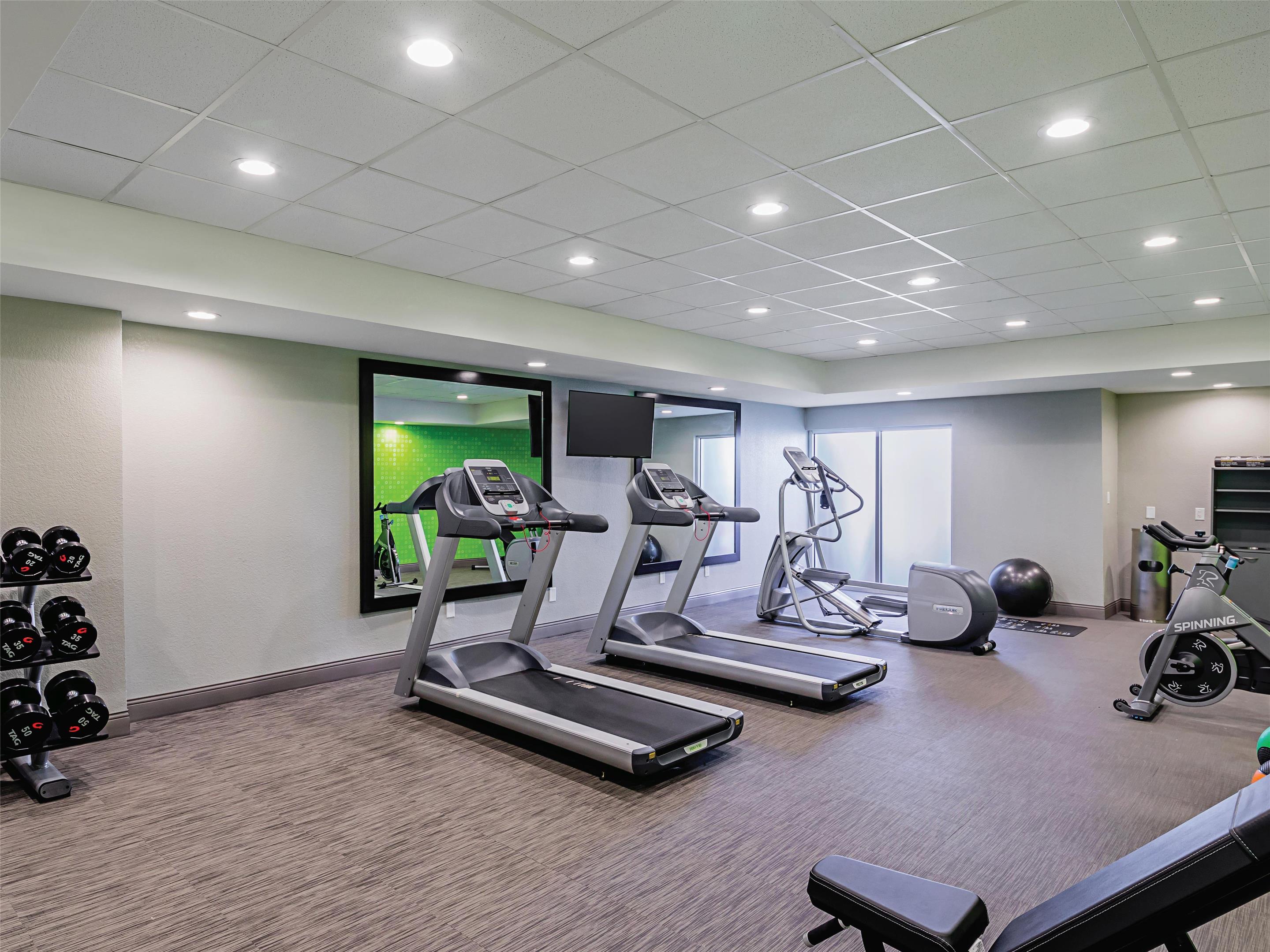 Health club fitness center gym | La Quinta Inn & Suites by Wyndham Austin Airport