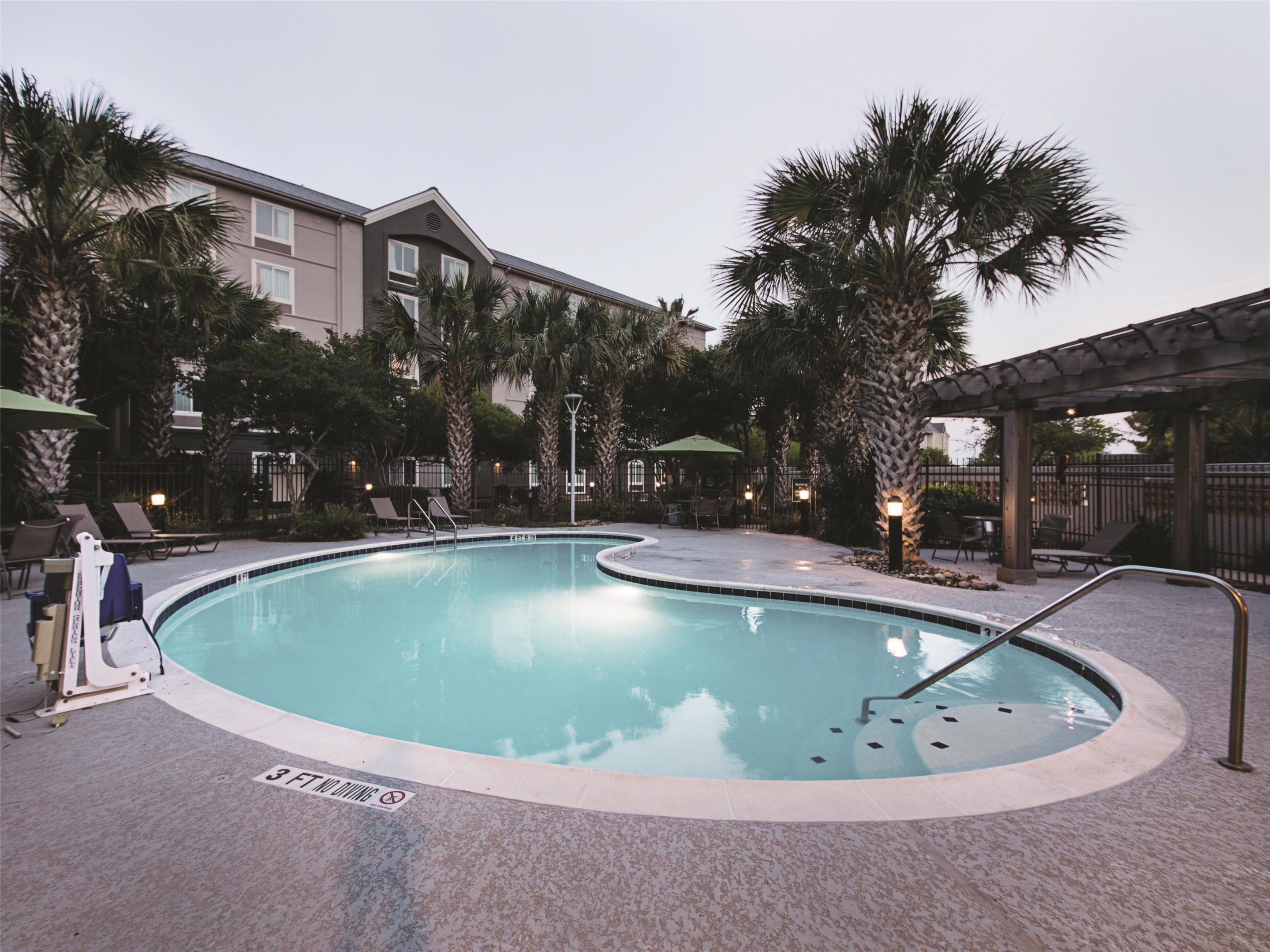 Pool | La Quinta Inn & Suites by Wyndham Austin Airport