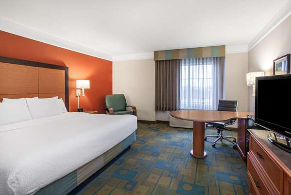  - La Quinta Inn & Suites Greensboro - I-40, Exit 214