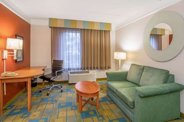 Suite - La Quinta Inn & Suites Greensboro - I-40, Exit 214