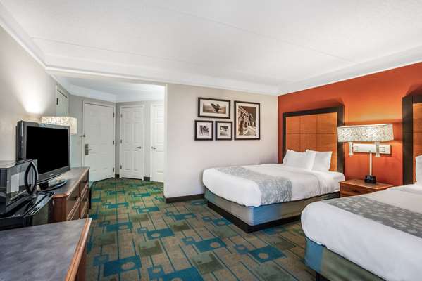  - La Quinta Inn & Suites Greensboro - I-40, Exit 214