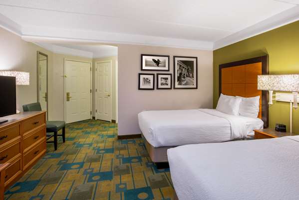  - La Quinta Inn & Suites Greensboro - I-40, Exit 214