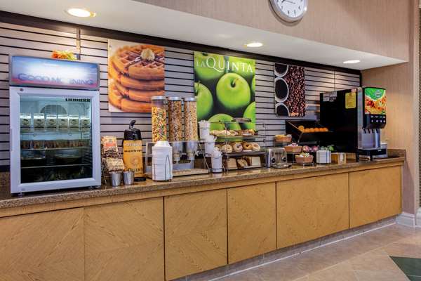  - La Quinta Inn & Suites Greensboro - I-40, Exit 214