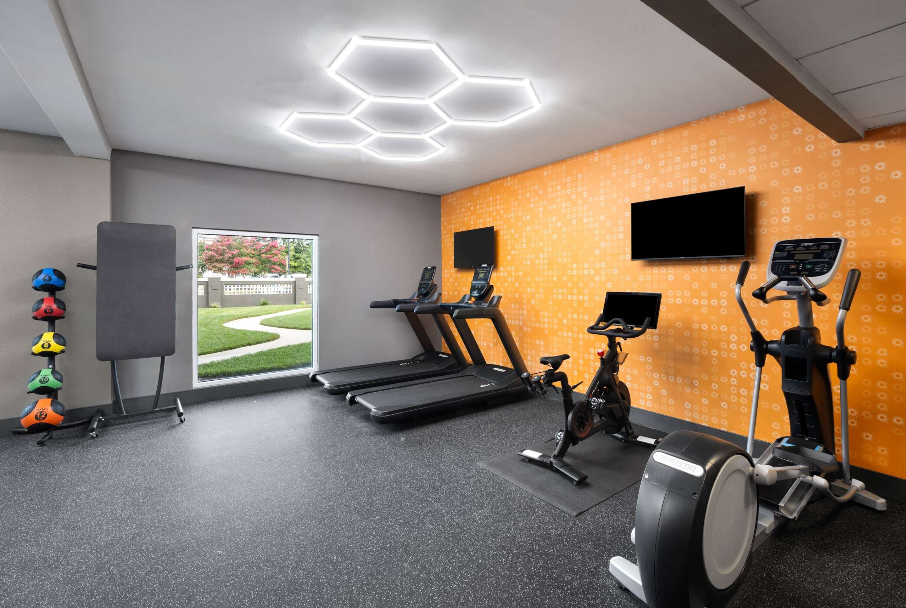 Health club fitness center gym | La Quinta Inn & Suites by Wyndham Greensboro NC