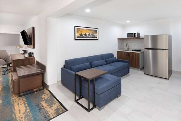 Suite - La Quinta Inn & Suites Rio Grande Valley Pharr